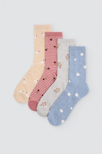 calcetines con estampado ysabel mora 12105
